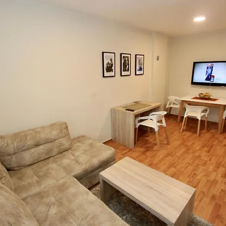 Cozy In Belgrade, Cukarica, Zeleznik, Free Parking And Wifi Apartment *